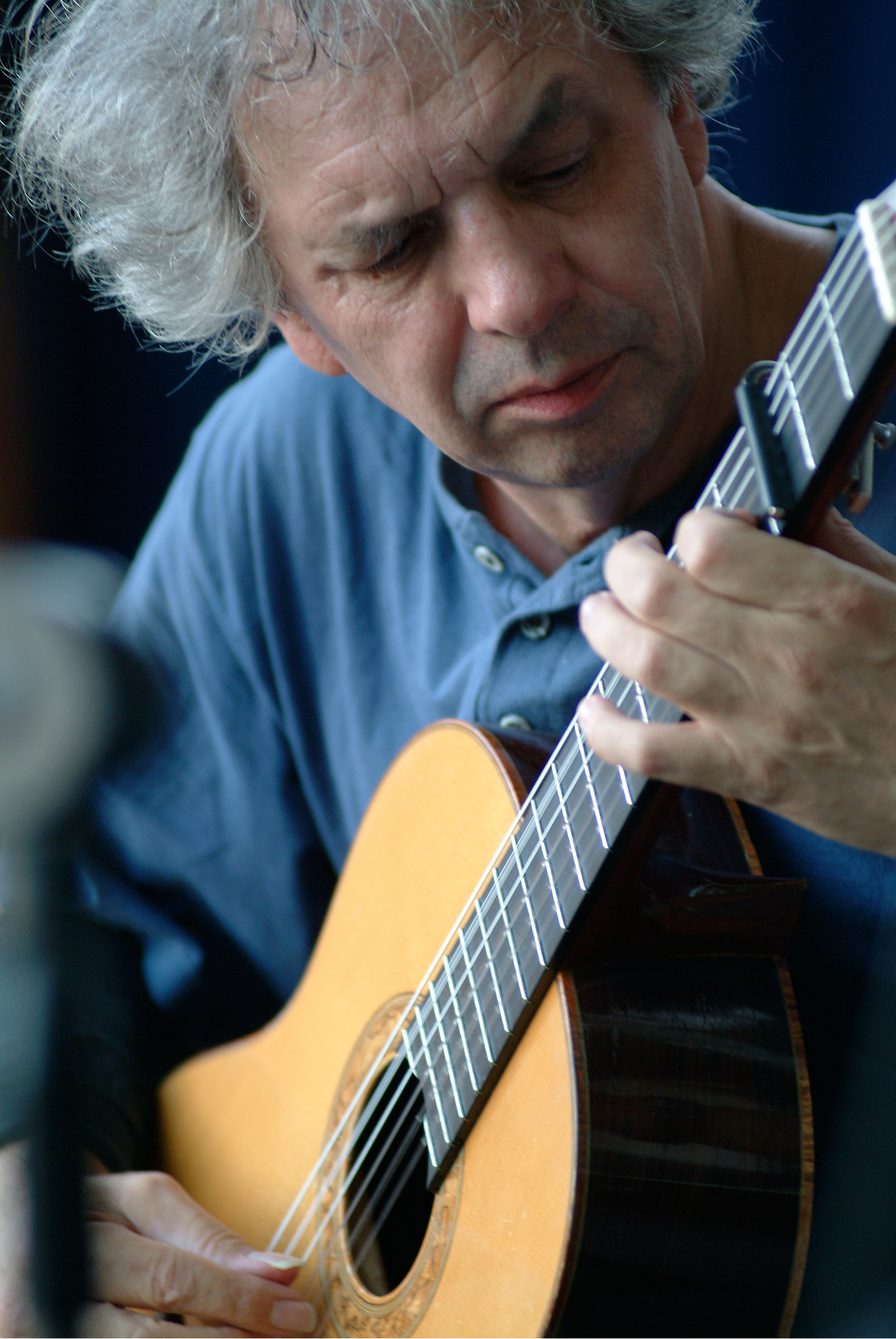 Ralph Towner an der Gitarre. Foto: Paolo Soriani/ECM Records